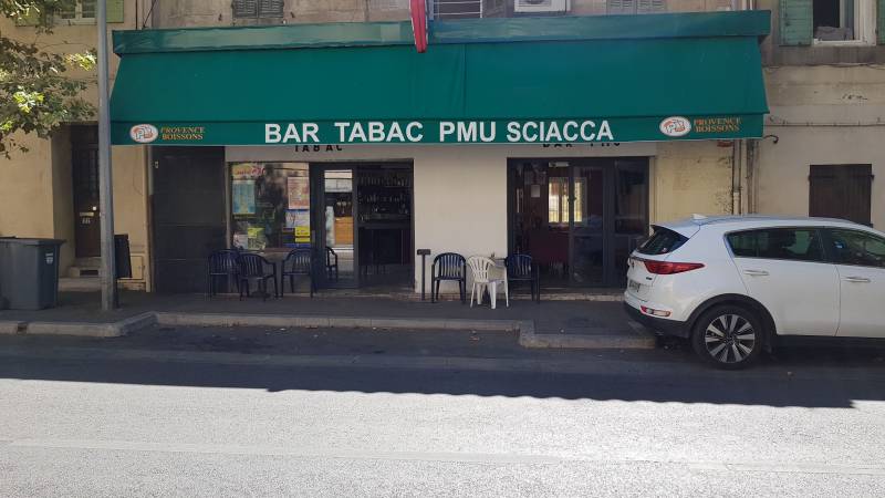 Nouvelle devanture  du bar-tabac PMU le Siacca  installé  par APS Fermetures à Septèmes-les-Vallons