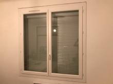 Pose fenêtre PVC 2 vantaux avec ouvrant à la française et volet roulant sur mesure à Gignac la n